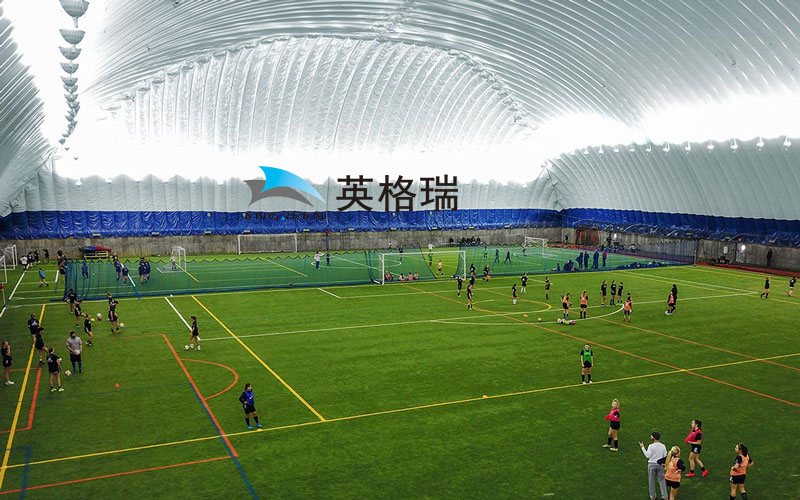 選擇充氣膜結構建造足球場有哪些優(yōu)勢？