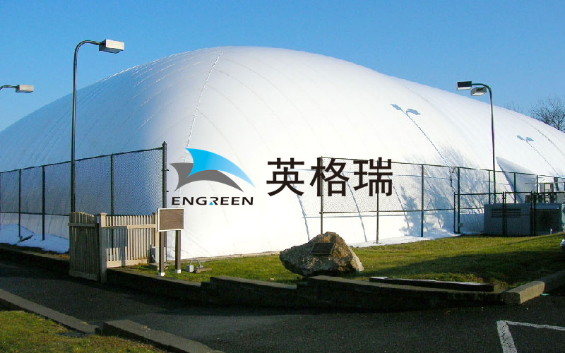 氣膜體育館相對比傳統(tǒng)體育館無論在安全性、經(jīng)濟性、舒適性方面都有非常大的優(yōu)勢
